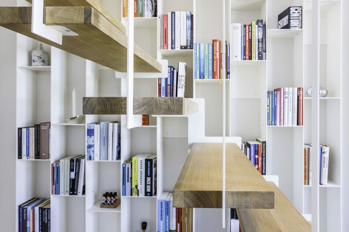 Escalier, rambarde, bibliothèque intégrée, bois massif, acier, métal, sur-mesure, design